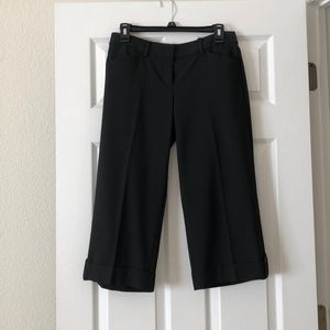 Black cropped pants ideal for summer!
